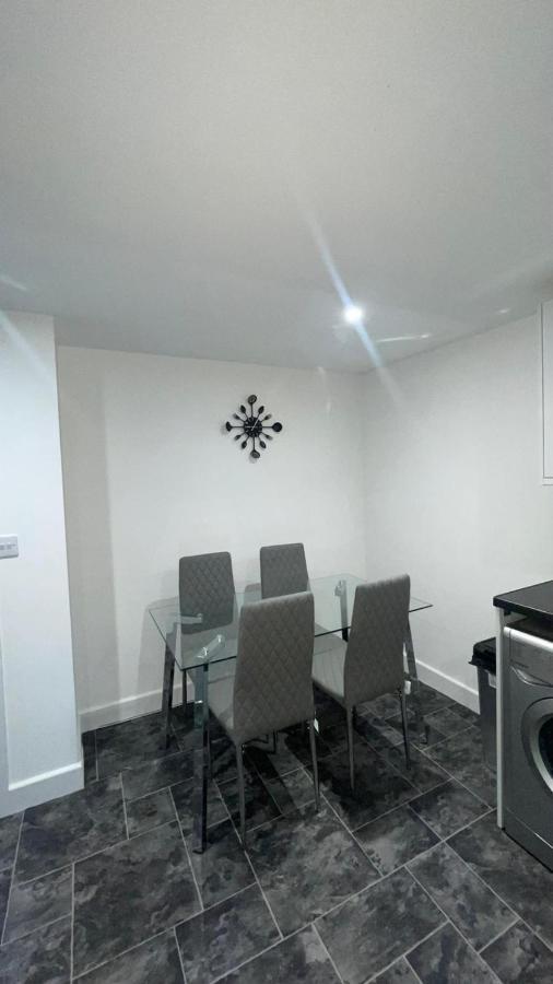 2 Bed Room Luxury Apartment In Old Kent Road Лондон Экстерьер фото